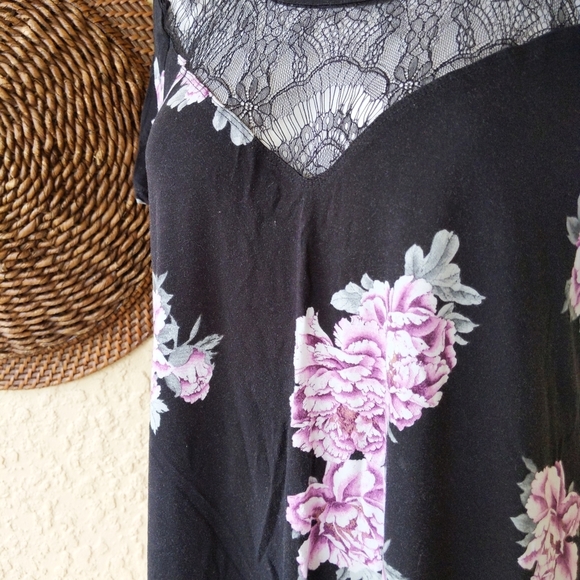 Torrid floral soft tee with lace neckline - Picture 5 of 6